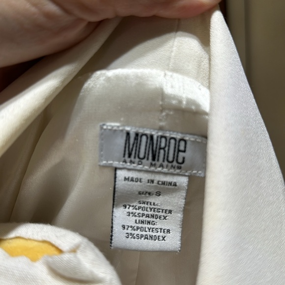 White - Picture 4 of 5